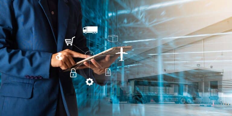 logistic manager responsabilities